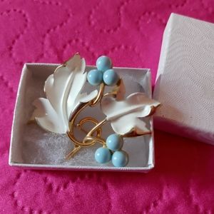 Sarah Coventry brooch